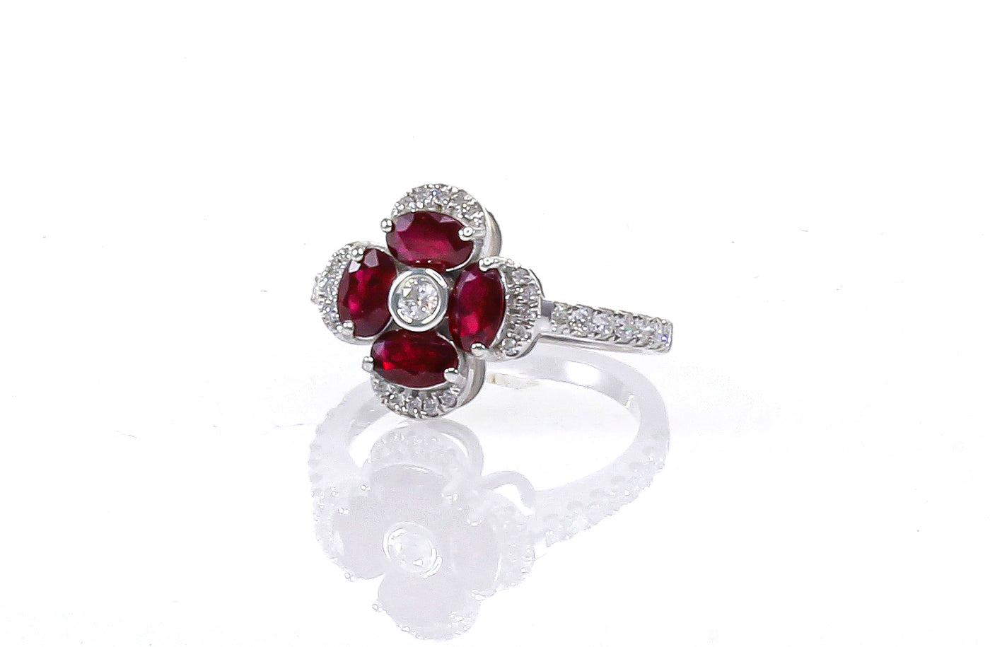 Pétale Ruby & Diamond Ring